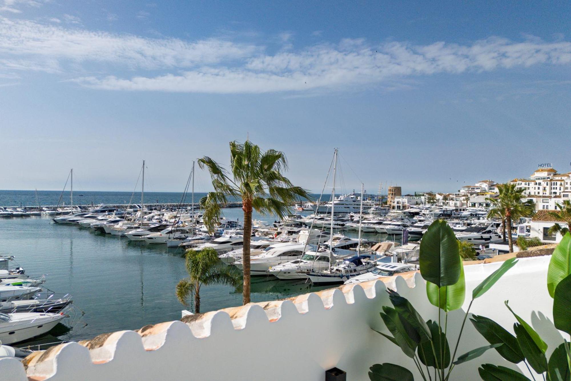 243-Fully Renovated-Puerto Banus Marbella Front Line Penthouse Apartment Bagian luar foto