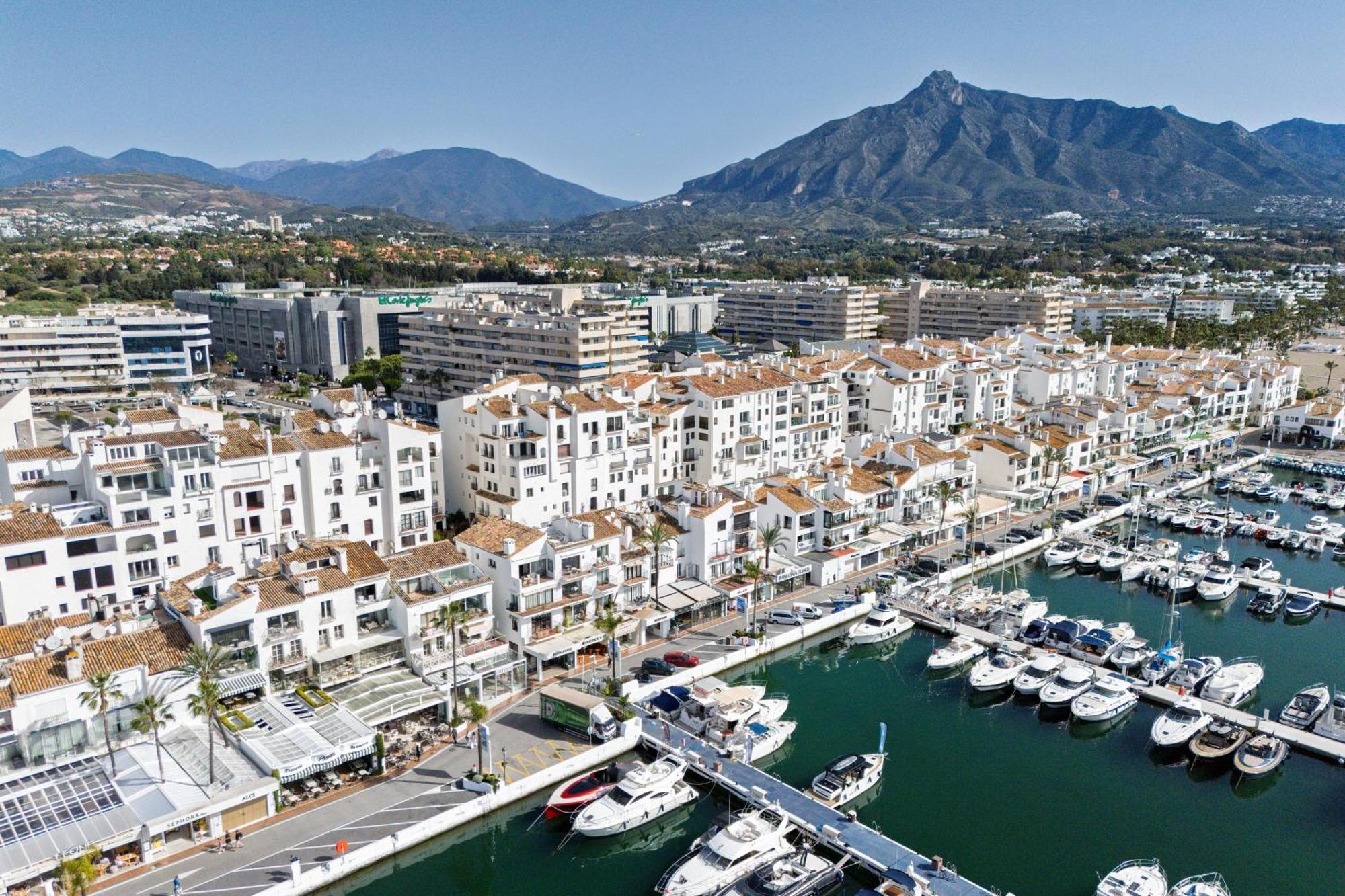 243-Fully Renovated-Puerto Banus Marbella Front Line Penthouse Apartment Bagian luar foto